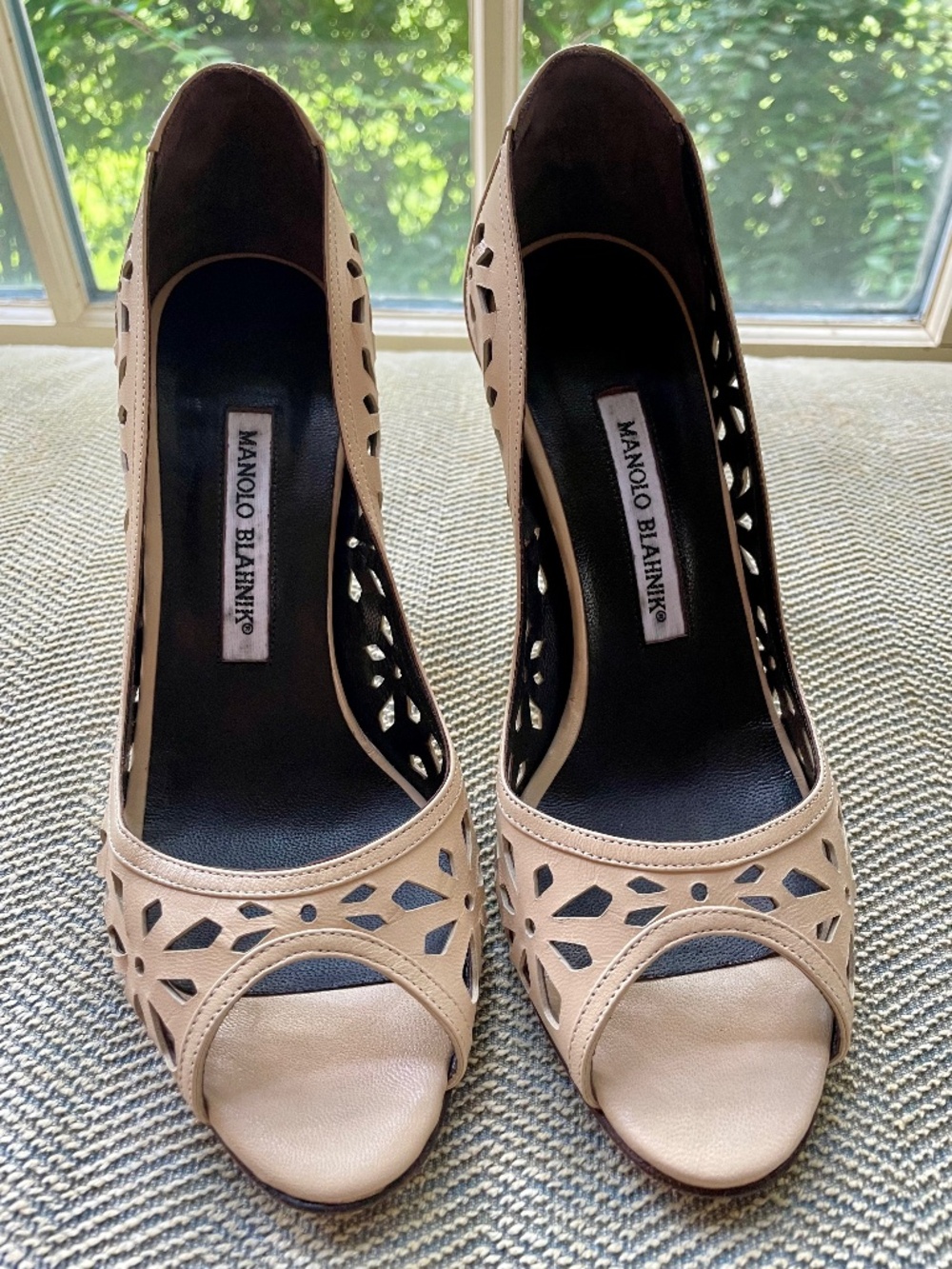 $985 Manolo Blahnik Beige Leather Open Toe Heels Size 37.5